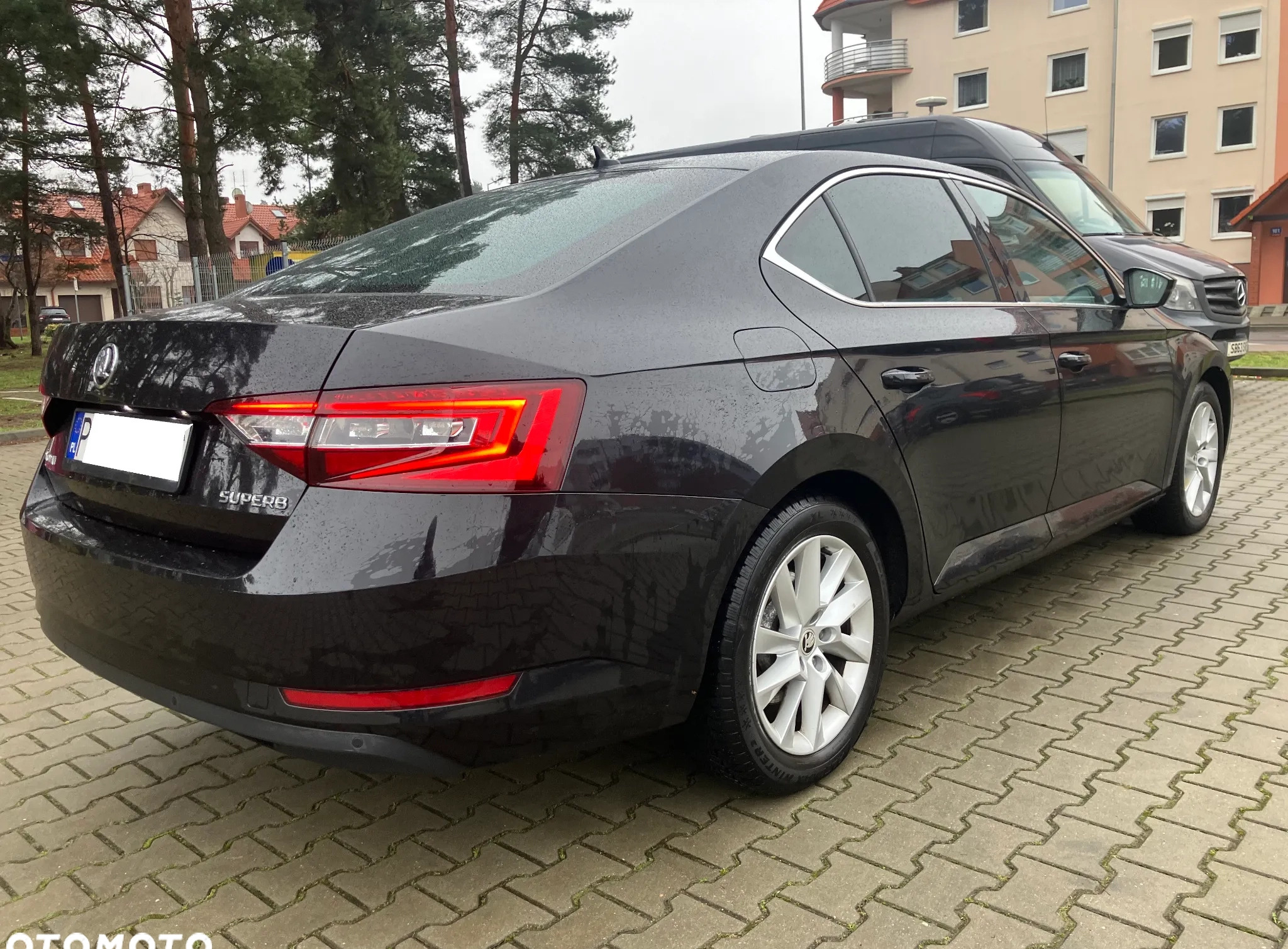 Skoda Superb cena 77800 przebieg: 189050, rok produkcji 2018 z Leszno małe 667